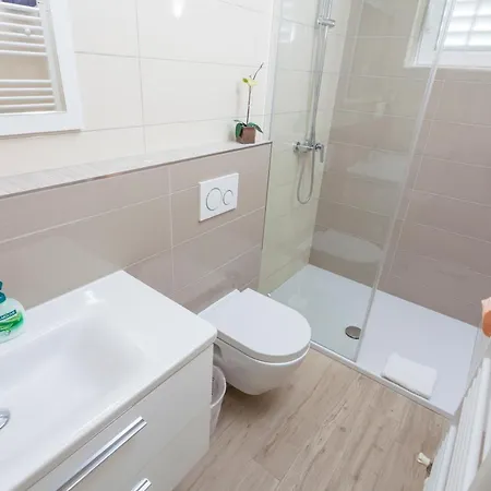 & Alagic 3* Makarska