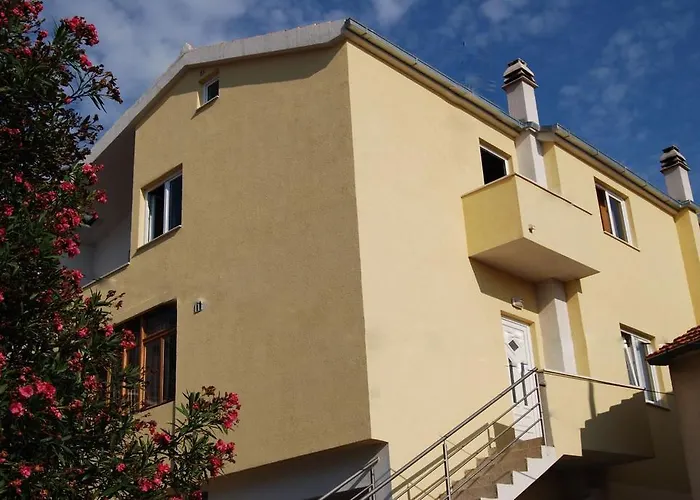 & Alagic Guest house